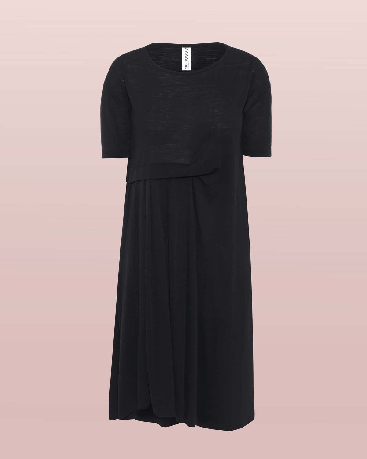 Front view of the Asmuss Asymmetric Pleat Dress in Black. Look stylish while being functional and comfortable with the blend of wool and temperature regulating 37.5 Technology. A great elevated essential for all of your everyday adventures.
